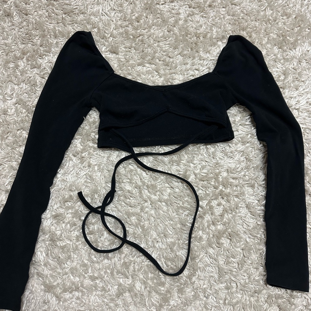 Really cropped long sleeve top!